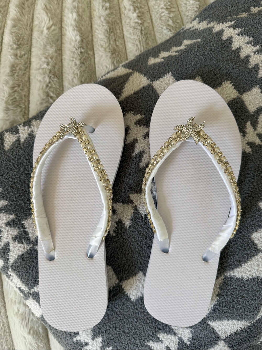 White Rhinestone Starfish Strap Flip Flops - Women's Beach Sandals